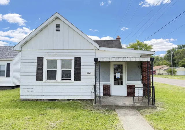 Photo 2 of Manufactured home for sale at 1621 W 16th Street, Muncie, IN 47302 | MLS# 202637046 | Listing updated on 2026-09-08