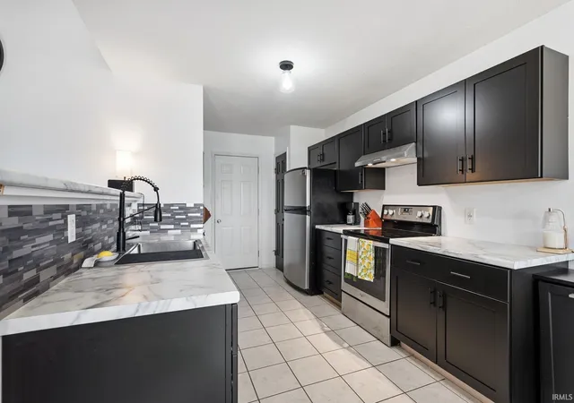 Photo 4 of Sale Pending at 8827 Goshawk Ln, Fort Wayne, IN 46825 | MLS# 202637050 | Listing updated on 2026-09-19