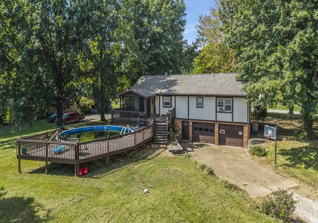 Photo 3 of Manufactured home for sale at 14701 Honeysuckle Dr, Evansville, IN 47725 | MLS# 202637053 | Listing updated on 2026-09-17