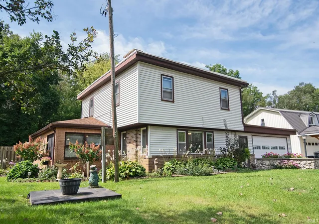 Photo 2 of Manufactured home for sale at 9615 N Steinbarger Lake Dr, Wawaka, IN 46794 | MLS# 202637054 | Listing updated on 2026-09-14