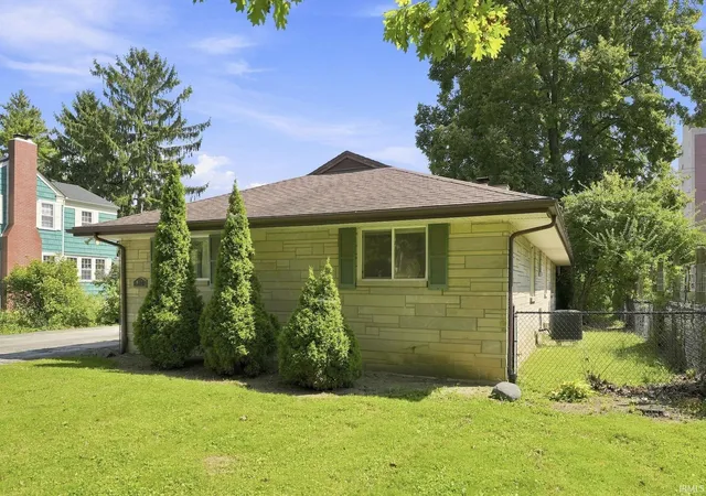 Photo 3 of Manufactured home for sale at 912 N Warick Dr, Muncie, IN 47304 | MLS# 202637066 | Listing updated on 2026-09-11