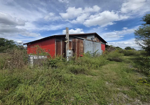 Photo 4 of Sale Pending at 327 S Plum St, Farmland, IN 47340 | MLS# 202637067 | Listing updated on 2026-09-11