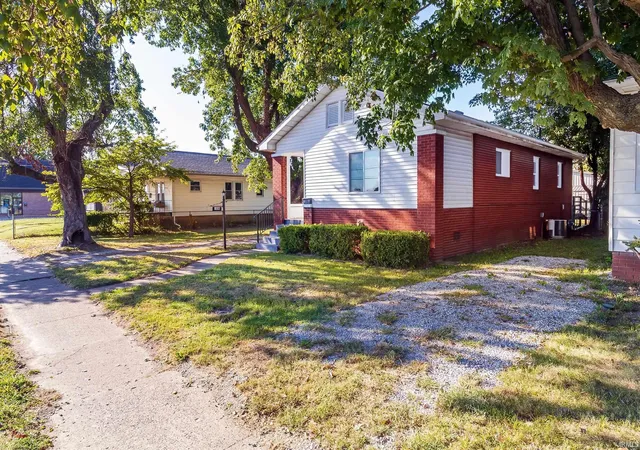 Photo 4 of Sale Pending at 1806 E Morgan Ave, Evansville, IN 47711 | MLS# 202637068 | Listing updated on 2026-09-10