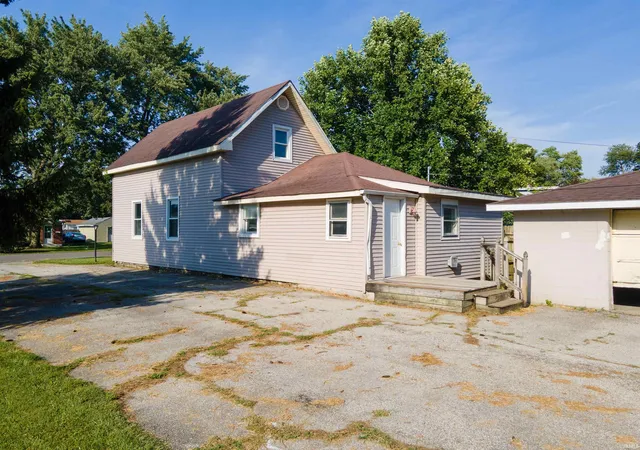 Photo 2 of Manufactured home for sale at 220 E Stephenson St, Marion, IN 46952 | MLS# 202637074 | Listing updated on 2026-09-09