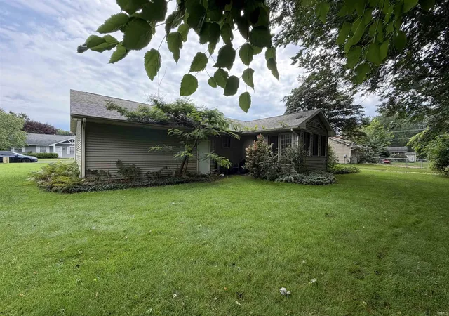 Photo 3 of Manufactured home for sale at 51937 Meadow Crst Dr, South Bend, IN 46628 | MLS# 202637078 | Listing updated on 2026-09-09