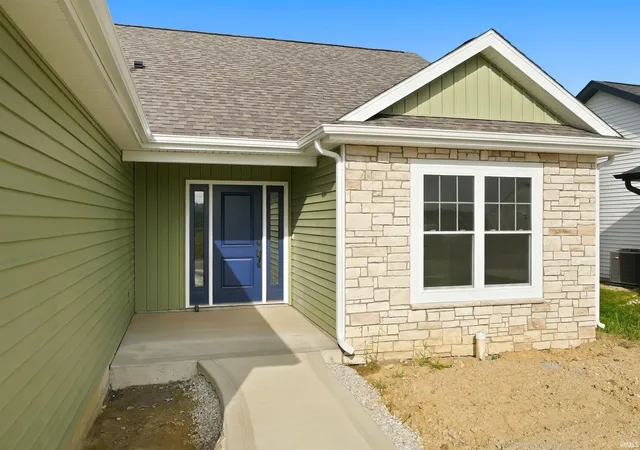 Photo 2 of Manufactured home for sale at 12749 Towcester Ct, Fort Wayne, IN 46818 | MLS# 202637082 | Listing updated on 2026-09-14