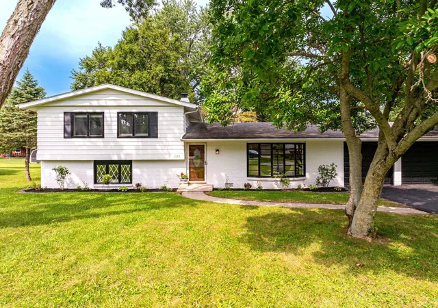 Photo 1 of Manufactured home for sale at 1125 N Bittersweet Ln, Muncie, IN 47304 | MLS# 202637099 | Listing updated on 2026-10-19