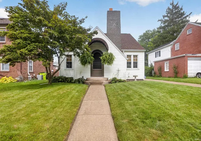 Photo 1 of Sale Pending at 1563 Poplar St, Huntington, IN 46750 | MLS# 202637100 | Listing updated on 2026-09-17