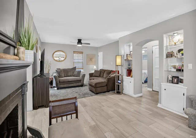 Photo 3 of Sale Pending at 1563 Poplar St, Huntington, IN 46750 | MLS# 202637100 | Listing updated on 2026-09-17