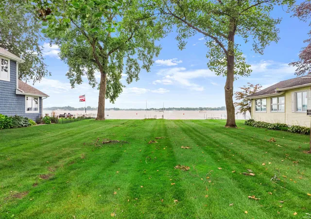 Photo 4 of Manufactured home for sale at 8267 E Highland View Dr, Syracuse, IN 46567 | MLS# 202637106 | Listing updated on 2026-09-10