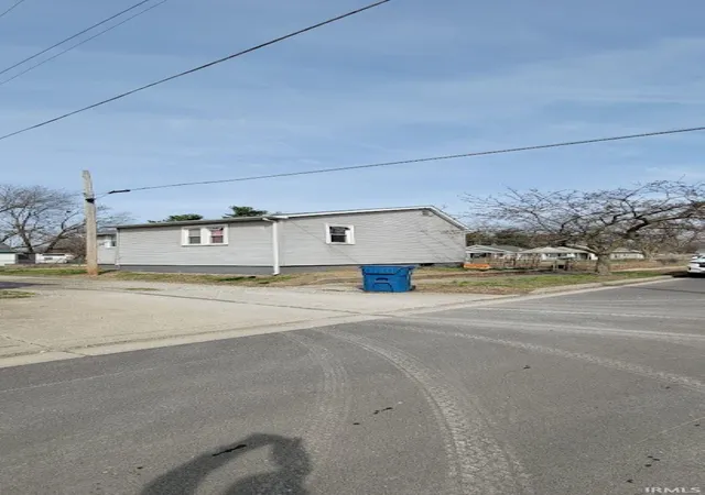 Photo 2 of Manufactured home for sale at 2257 5th Avenue, Terre Haute, IN 47807 | MLS# 202637108 | Listing updated on 2026-09-09