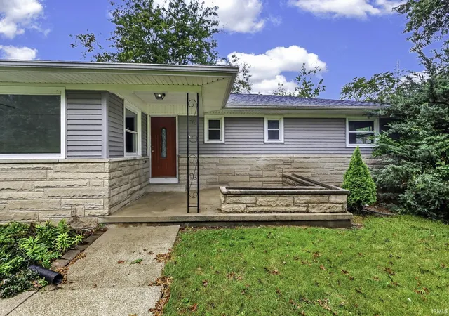 Photo 2 of Sale Pending at 2434 N Spruce Dr, Bluffton, IN 46714 | MLS# 202637109 | Listing updated on 2026-09-16