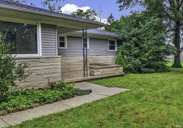 Photo 3 of Sale Pending at 2434 N Spruce Dr, Bluffton, IN 46714 | MLS# 202637109 | Listing updated on 2026-09-16