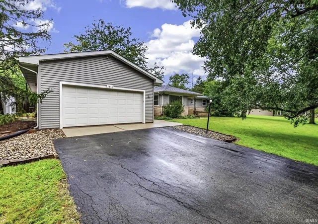 Photo 3 of Sale Pending at 2434 N Spruce Dr, Bluffton, IN 46714 | MLS# 202637109 | Listing updated on 2026-09-16