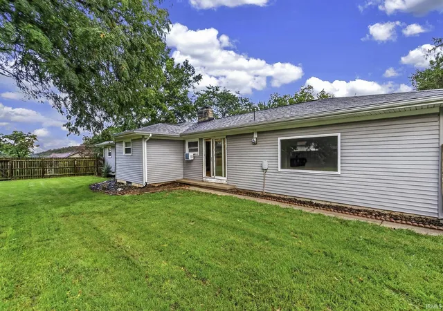 Photo 4 of Sale Pending at 2434 N Spruce Dr, Bluffton, IN 46714 | MLS# 202637109 | Listing updated on 2026-09-16