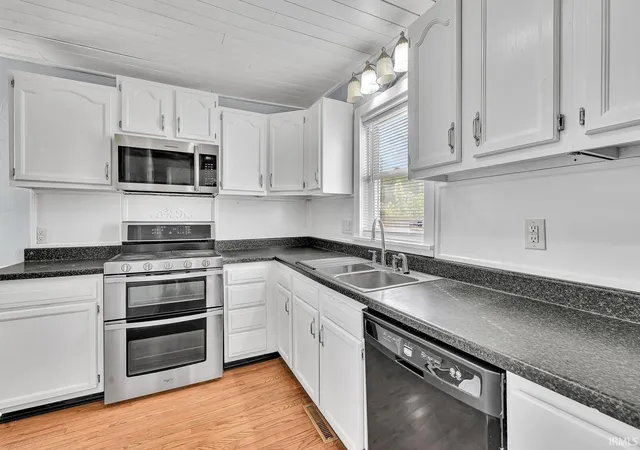 Photo 4 of Manufactured home for sale at 752 S Ironwood Dr, South Bend, IN 46615 | MLS# 202637115 | Listing updated on 2026-09-09