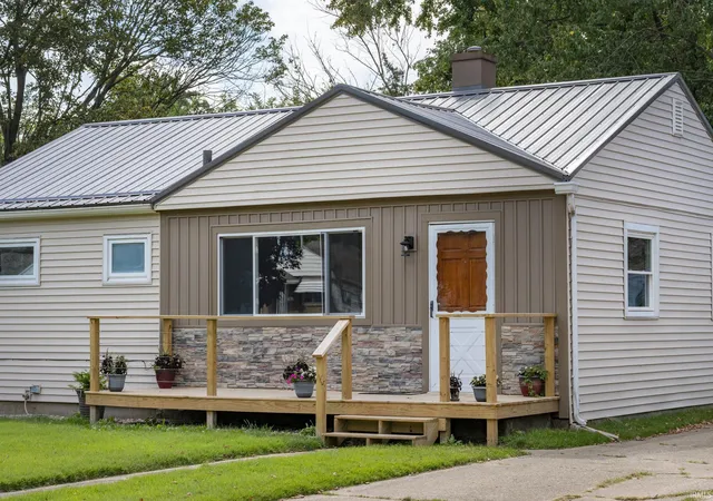 Photo 2 of Sale Pending at 2214 Rockne Dr, South Bend, IN 46615 | MLS# 202637121 | Listing updated on 2026-09-13