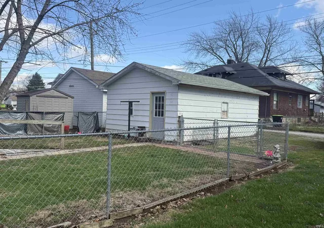 Photo 3 of Sale Pending at 1325 E Market St, Logansport, IN 46947 | MLS# 202637133 | Listing updated on 2026-09-09