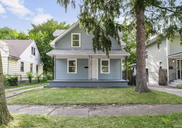 Photo 2 of Manufactured home for sale at 1129 Huey St, South Bend, IN 46628 | MLS# 202637147 | Listing updated on 2026-10-04