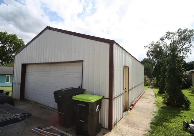 Photo 3 of Manufactured home for sale at 946 N Jefferson St, Huntington, IN 46750 | MLS# 202637155 | Listing updated on 2026-09-17