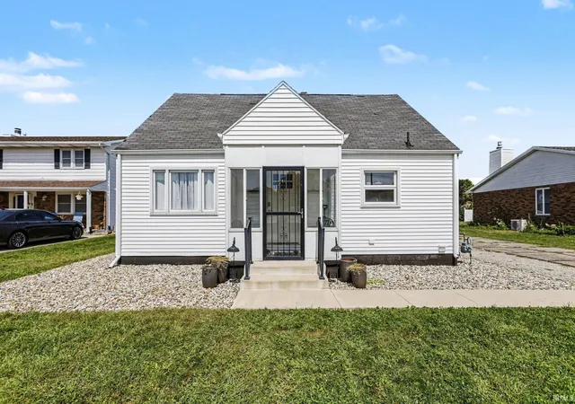 Manufactured home for sale at 610 W 15th Street, Mishawaka, IN 46544 | MLS# 202637170