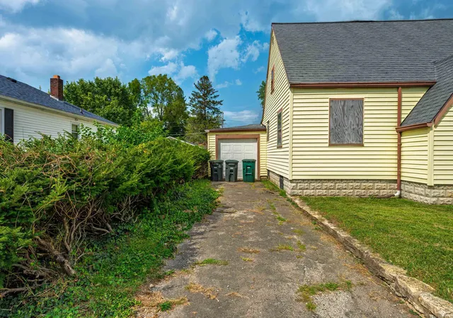 Photo 3 of Manufactured home for sale at 1810 E 22nd Street, Muncie, IN 47302 | MLS# 202637174 | Listing updated on 2026-09-09