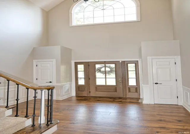 Photo 2 of Sale Pending at 300 Beringer Dr, Evansville, IN 47711 | MLS# 202637177 | Listing updated on 2026-09-15