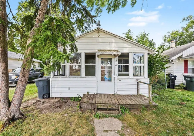 Photo 1 of Sale Pending at 1016 Duey Ave, South Bend, IN 46617 | MLS# 202637185 | Listing updated on 2026-09-12