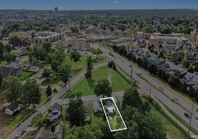 Photo 3 of Sale Pending at 1016 Duey Ave, South Bend, IN 46617 | MLS# 202637185 | Listing updated on 2026-09-12