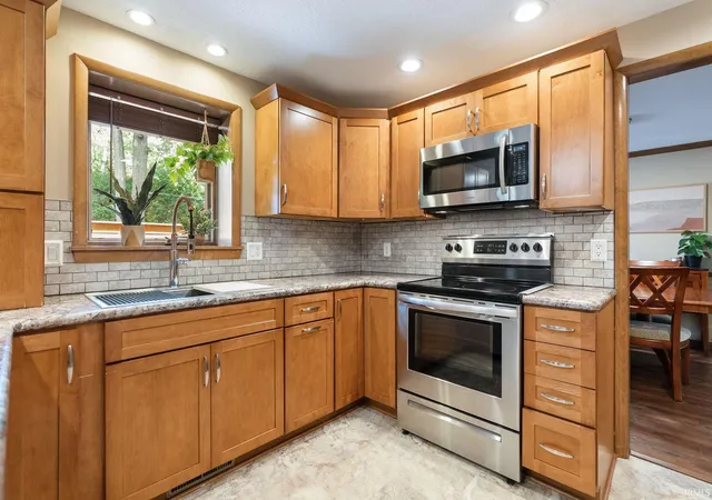 Photo 2 of Sale Pending at 6027 Landover Pl, Fort Wayne, IN 46815 | MLS# 202637197 | Listing updated on 2026-09-13
