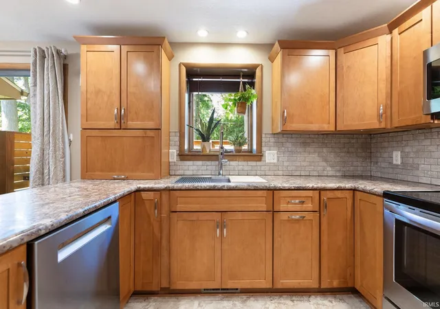 Photo 3 of Sale Pending at 6027 Landover Pl, Fort Wayne, IN 46815 | MLS# 202637197 | Listing updated on 2026-09-13
