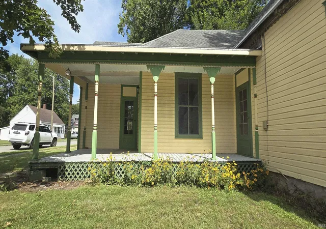 Photo 2 of Manufactured home for sale at 709 N Sycamore St, North Manchester, IN 46962 | MLS# 202637202 | Listing updated on 2026-09-09