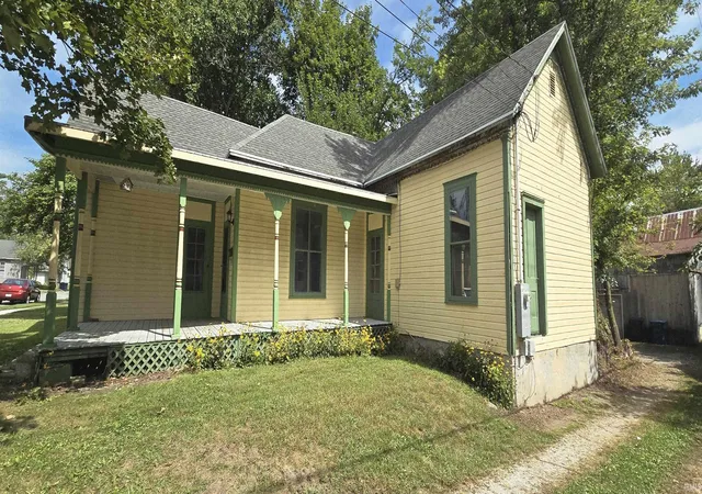 Photo 3 of Manufactured home for sale at 709 N Sycamore St, North Manchester, IN 46962 | MLS# 202637202 | Listing updated on 2026-09-09