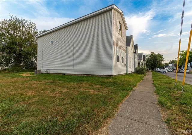 Photo 2 of Manufactured home for sale at 1321 Oakley St, Evansville, IN 47710 | MLS# 202637210 | Listing updated on 2026-09-11
