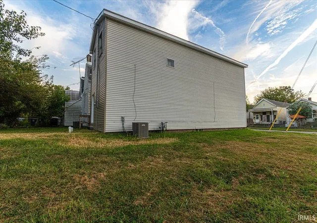 Photo 3 of Manufactured home for sale at 1321 Oakley St, Evansville, IN 47710 | MLS# 202637210 | Listing updated on 2026-09-11