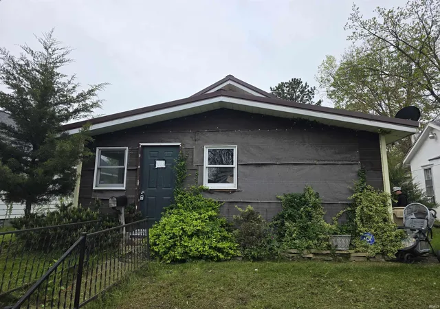 Manufactured home for sale at 1414 Bowman St, South Bend, IN 46613 | MLS# 202637221