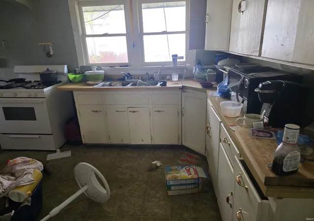 Photo 3 of Manufactured home for sale at 1414 Bowman St, South Bend, IN 46613 | MLS# 202637221 | Listing updated on 2026-09-09