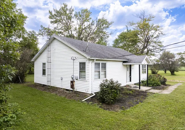 Photo 3 of Sale Pending at 2715 E Centennial Ave, Muncie, IN 47303 | MLS# 202637246 | Listing updated on 2026-09-17