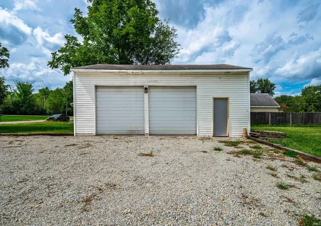 Photo 3 of Manufactured home for sale at 2316 E Cornell Ave, Muncie, IN 47303 | MLS# 202637273 | Listing updated on 2026-09-12