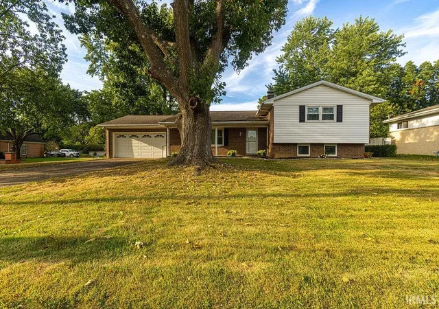Manufactured home for sale at 3700 Herndon Dr, Evansville, IN 47715 | MLS# 202637288