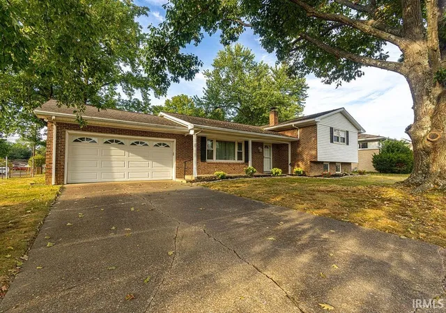 Manufactured home for sale at 3700 Herndon Dr, Evansville, IN 47715 | MLS# 202637288
