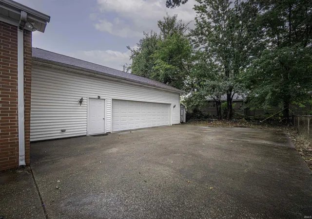 Photo 2 of Sale Pending at 2571 N Evans Ave, Evansville, IN 47711 | MLS# 202637294 | Listing updated on 2026-09-15