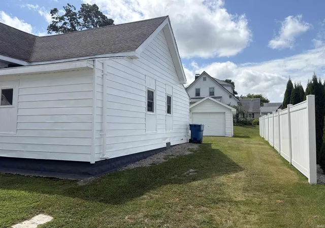 Photo 3 of Manufactured home for sale at 703 Walnut St, Lawrenceville, IL 62439 | MLS# 202637295 | Listing updated on 2026-10-08