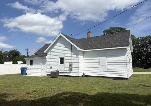 Photo 3 of Manufactured home for sale at 703 Walnut St, Lawrenceville, IL 62439 | MLS# 202637295 | Listing updated on 2026-10-08