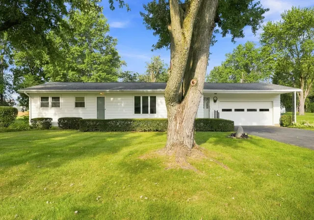 Photo 1 of Sale Pending at 2311 Leesmoor Ln, Fort Wayne, IN 46808 | MLS# 202637314 | Listing updated on 2026-09-14