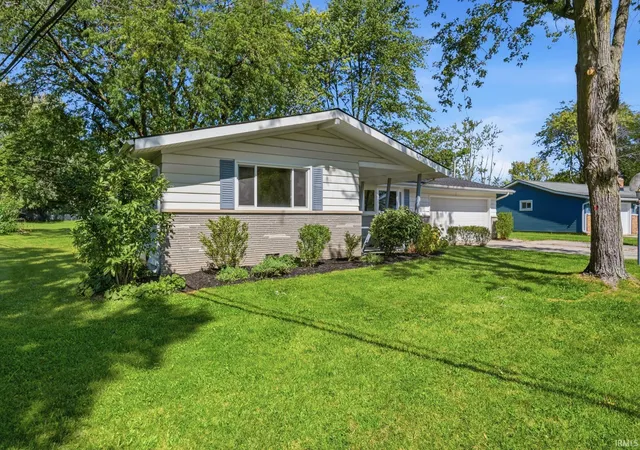 Photo 2 of Manufactured home for sale at 4015 Wedgewood Dr, Fort Wayne, IN 46815 | MLS# 202637317 | Listing updated on 2026-09-10