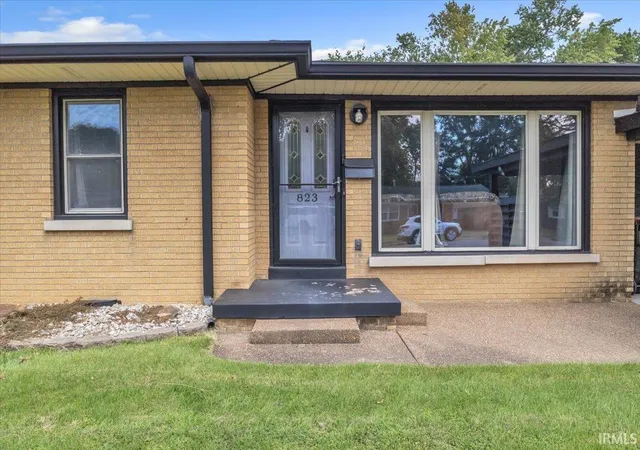 Photo 2 of Manufactured home for sale at 823 E Sherman St, Mount Vernon, IN 47620 | MLS# 202637328 | Listing updated on 2026-09-19