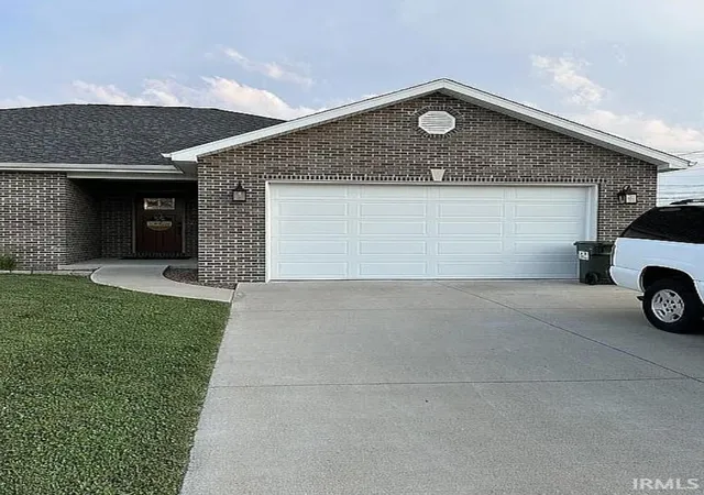 Photo 2 of Sale Pending at 101 E Northview Dr, Huntingburg, IN 47542 | MLS# 202637329 | Listing updated on 2026-09-10