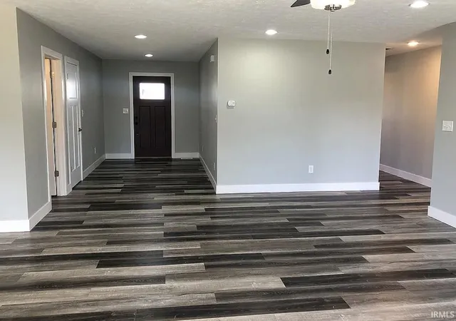 Photo 3 of Sale Pending at 101 E Northview Dr, Huntingburg, IN 47542 | MLS# 202637329 | Listing updated on 2026-09-10