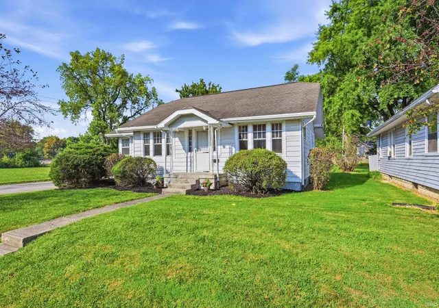 Photo 2 of Sale Pending at 421 S Nichols Ave, Muncie, IN 47303 | MLS# 202637331 | Listing updated on 2026-09-14